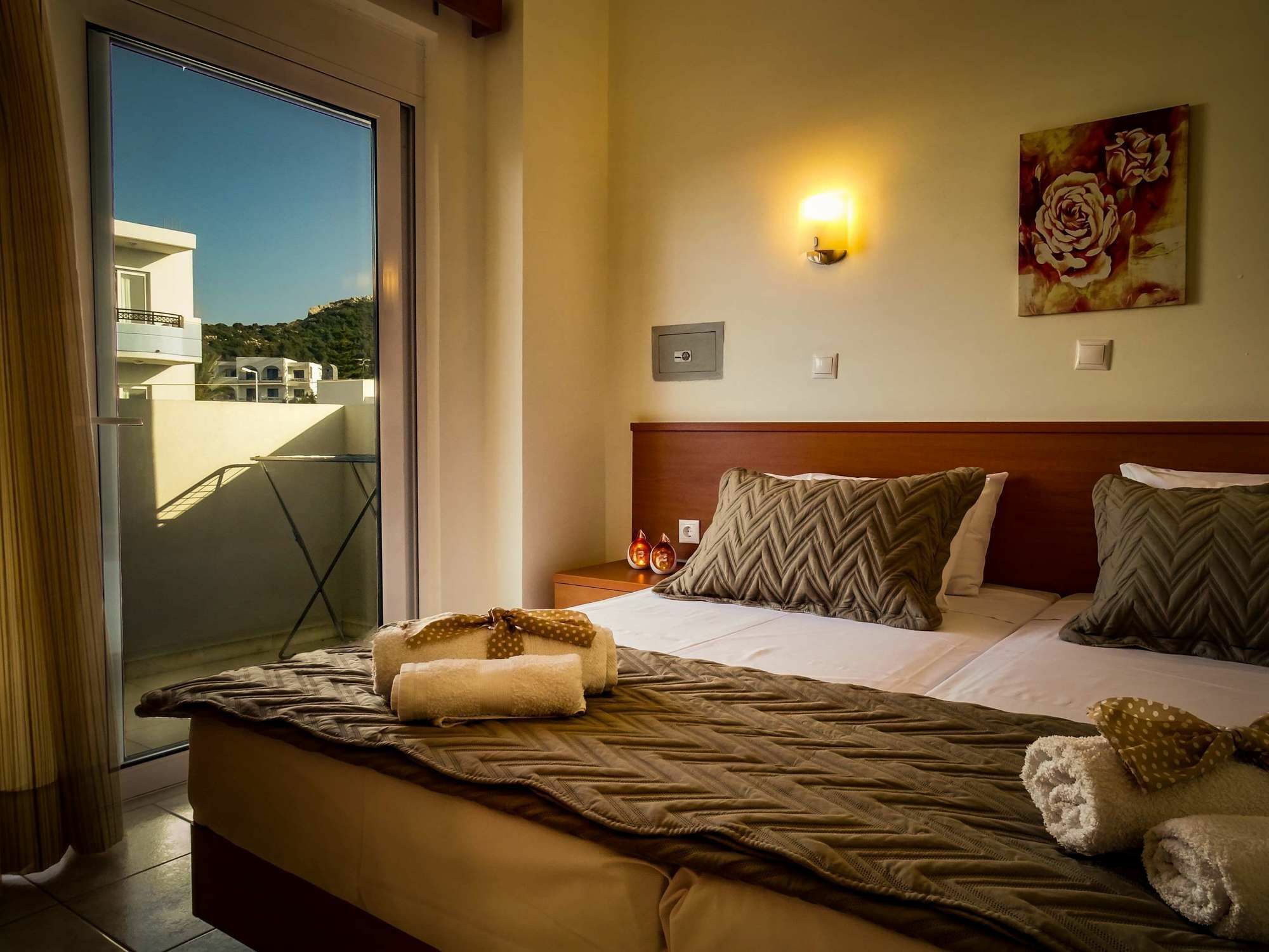 Tsambikos Apts Фалираки Экстерьер фото